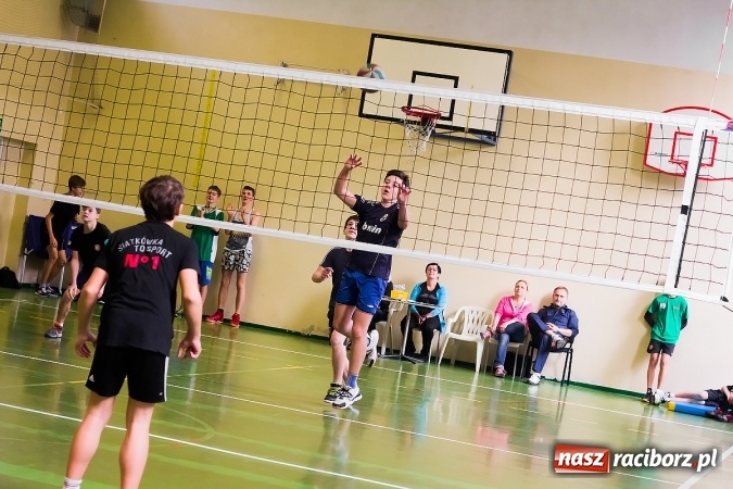 Zdjęcie w galerii na portalu naszraciborz.pl: Mistrzostwa Raciborza Szk&oacute;ł Gimnazjalnych w Dw&oacute;jkach Siatkarskich Chłopc&oacute;w wiadomości z regionu