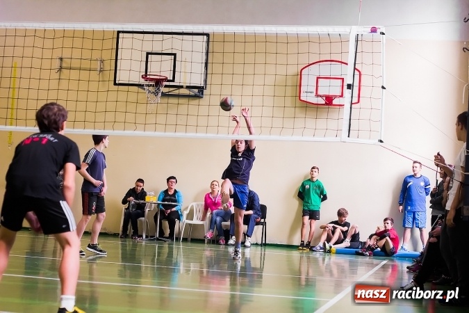 Zdjęcie w galerii na portalu naszraciborz.pl: Mistrzostwa Raciborza Szk&oacute;ł Gimnazjalnych w Dw&oacute;jkach Siatkarskich Chłopc&oacute;w wiadomości z regionu