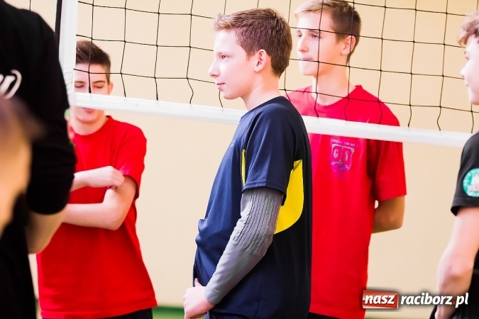 Zdjęcie w galerii na portalu naszraciborz.pl: Mistrzostwa Raciborza Szk&oacute;ł Gimnazjalnych w Dw&oacute;jkach Siatkarskich Chłopc&oacute;w wiadomości z regionu