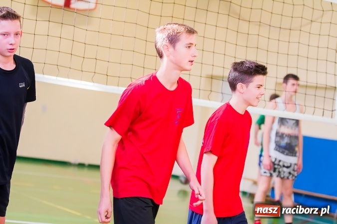 Zdjęcie w galerii na portalu naszraciborz.pl: Mistrzostwa Raciborza Szk&oacute;ł Gimnazjalnych w Dw&oacute;jkach Siatkarskich Chłopc&oacute;w wiadomości z regionu