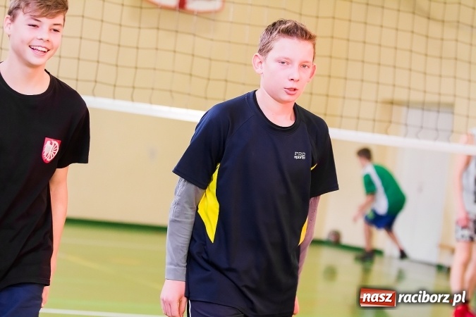 Zdjęcie w galerii na portalu naszraciborz.pl: Mistrzostwa Raciborza Szk&oacute;ł Gimnazjalnych w Dw&oacute;jkach Siatkarskich Chłopc&oacute;w wiadomości z regionu