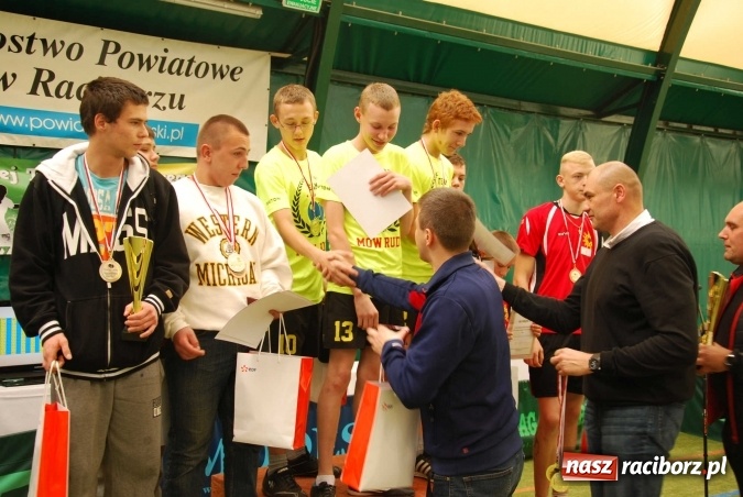 Zdjęcie w galerii na portalu naszraciborz.pl: 156 meczów rozegrano na I Turnieju Tenisa Stołowego o Puchar Starosty Raciborskiego w Rudach wiadomości z regionu