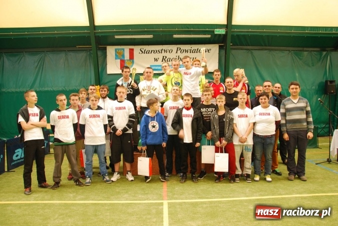 Zdjęcie w galerii na portalu naszraciborz.pl: 156 meczów rozegrano na I Turnieju Tenisa Stołowego o Puchar Starosty Raciborskiego w Rudach wiadomości z regionu