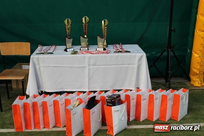 Zdjęcie w galerii na portalu naszraciborz.pl: 156 meczów rozegrano na I Turnieju Tenisa Stołowego o Puchar Starosty Raciborskiego w Rudach wiadomości z regionu