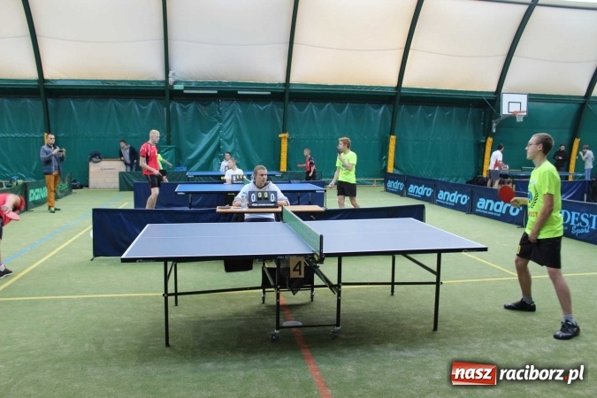 Zdjęcie w galerii na portalu naszraciborz.pl: 156 meczów rozegrano na I Turnieju Tenisa Stołowego o Puchar Starosty Raciborskiego w Rudach wiadomości z regionu