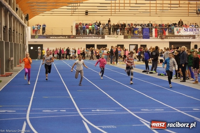 Zdjęcie w galerii na portalu naszraciborz.pl: Jesienne Międzynarodowe Halowe Mistrzostwa Powiatu Raciborskiego w Lekkiej Atletyce wiadomości z regionu