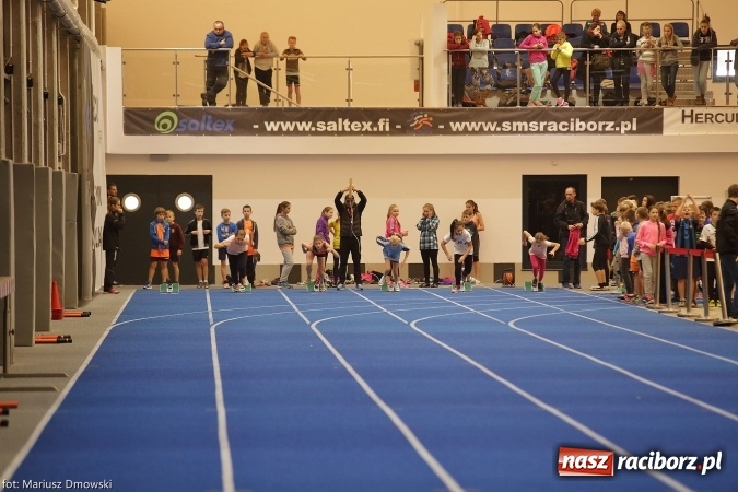Zdjęcie w galerii na portalu naszraciborz.pl: Jesienne Międzynarodowe Halowe Mistrzostwa Powiatu Raciborskiego w Lekkiej Atletyce wiadomości z regionu