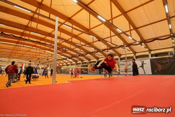 Zdjęcie w galerii na portalu naszraciborz.pl: Jesienne Międzynarodowe Halowe Mistrzostwa Powiatu Raciborskiego w Lekkiej Atletyce wiadomości z regionu