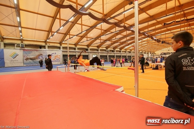 Zdjęcie w galerii na portalu naszraciborz.pl: Jesienne Międzynarodowe Halowe Mistrzostwa Powiatu Raciborskiego w Lekkiej Atletyce wiadomości z regionu