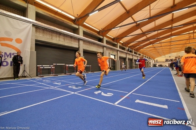 Zdjęcie w galerii na portalu naszraciborz.pl: Jesienne Międzynarodowe Halowe Mistrzostwa Powiatu Raciborskiego w Lekkiej Atletyce wiadomości z regionu