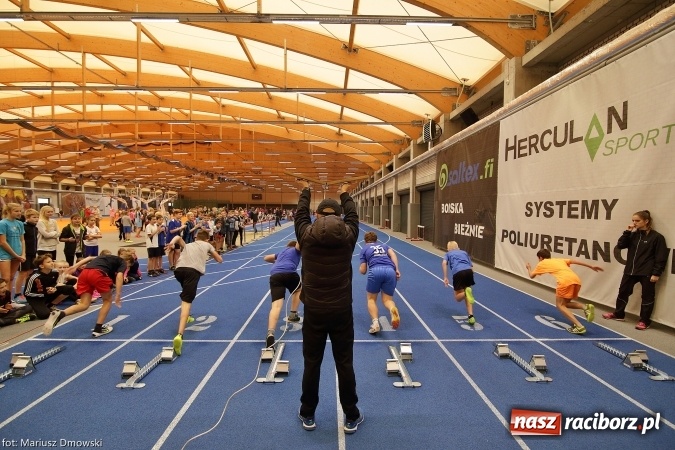 Zdjęcie w galerii na portalu naszraciborz.pl: Jesienne Międzynarodowe Halowe Mistrzostwa Powiatu Raciborskiego w Lekkiej Atletyce wiadomości z regionu