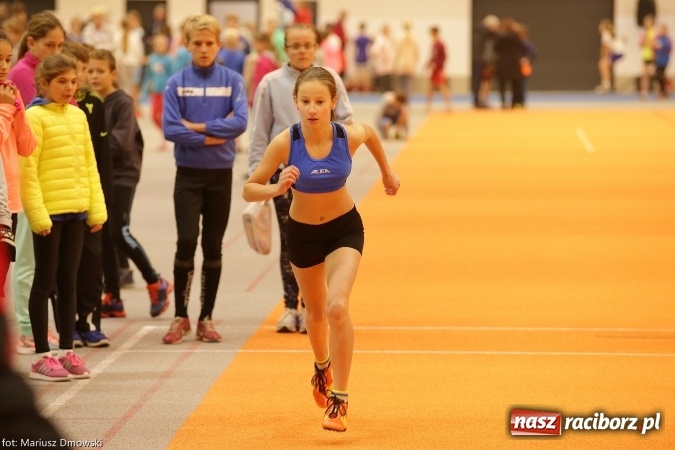 Zdjęcie w galerii na portalu naszraciborz.pl: Jesienne Międzynarodowe Halowe Mistrzostwa Powiatu Raciborskiego w Lekkiej Atletyce wiadomości z regionu