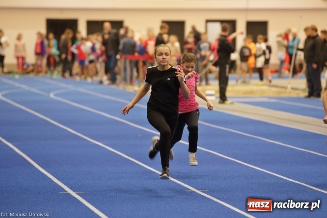Zdjęcie w galerii na portalu naszraciborz.pl: Jesienne Międzynarodowe Halowe Mistrzostwa Powiatu Raciborskiego w Lekkiej Atletyce wiadomości z regionu