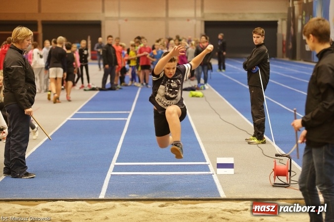 Zdjęcie w galerii na portalu naszraciborz.pl: Jesienne Międzynarodowe Halowe Mistrzostwa Powiatu Raciborskiego w Lekkiej Atletyce wiadomości z regionu