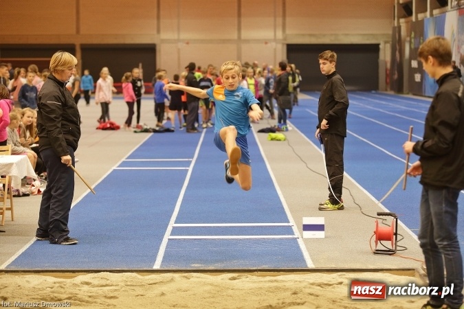 Zdjęcie w galerii na portalu naszraciborz.pl: Jesienne Międzynarodowe Halowe Mistrzostwa Powiatu Raciborskiego w Lekkiej Atletyce wiadomości z regionu