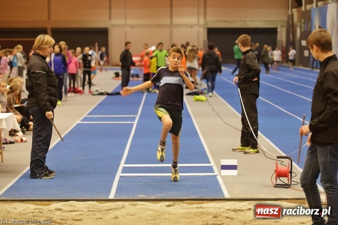 Zdjęcie w galerii na portalu naszraciborz.pl: Jesienne Międzynarodowe Halowe Mistrzostwa Powiatu Raciborskiego w Lekkiej Atletyce wiadomości z regionu