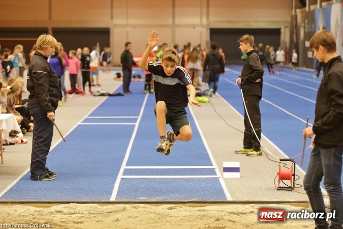 Zdjęcie w galerii na portalu naszraciborz.pl: Jesienne Międzynarodowe Halowe Mistrzostwa Powiatu Raciborskiego w Lekkiej Atletyce wiadomości z regionu