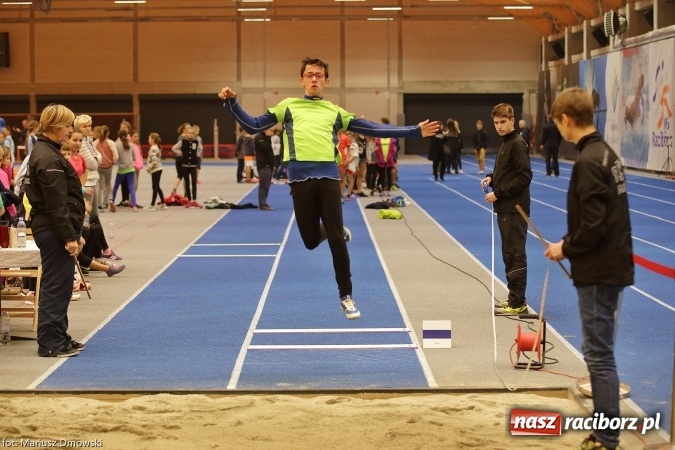 Zdjęcie w galerii na portalu naszraciborz.pl: Jesienne Międzynarodowe Halowe Mistrzostwa Powiatu Raciborskiego w Lekkiej Atletyce wiadomości z regionu