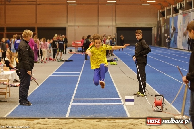 Zdjęcie w galerii na portalu naszraciborz.pl: Jesienne Międzynarodowe Halowe Mistrzostwa Powiatu Raciborskiego w Lekkiej Atletyce wiadomości z regionu