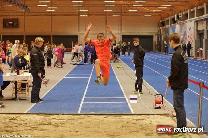 Zdjęcie w galerii na portalu naszraciborz.pl: Jesienne Międzynarodowe Halowe Mistrzostwa Powiatu Raciborskiego w Lekkiej Atletyce wiadomości z regionu