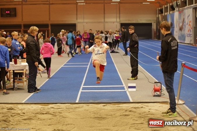 Zdjęcie w galerii na portalu naszraciborz.pl: Jesienne Międzynarodowe Halowe Mistrzostwa Powiatu Raciborskiego w Lekkiej Atletyce wiadomości z regionu