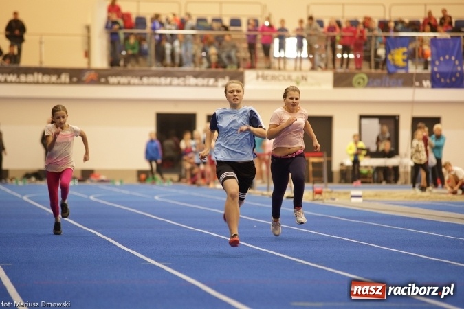Zdjęcie w galerii na portalu naszraciborz.pl: Jesienne Międzynarodowe Halowe Mistrzostwa Powiatu Raciborskiego w Lekkiej Atletyce wiadomości z regionu