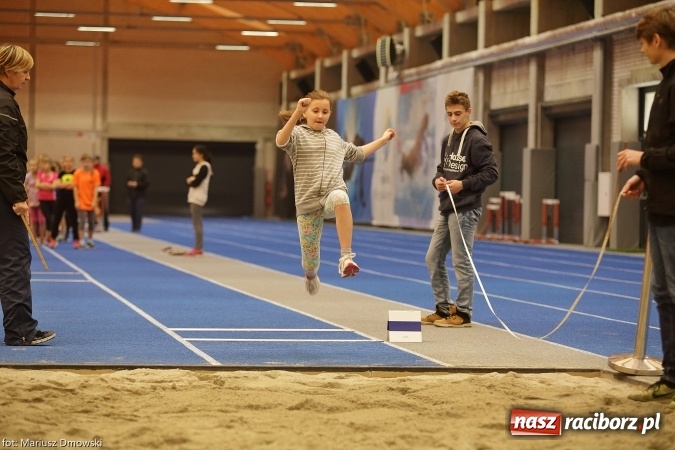Zdjęcie w galerii na portalu naszraciborz.pl: Jesienne Międzynarodowe Halowe Mistrzostwa Powiatu Raciborskiego w Lekkiej Atletyce wiadomości z regionu