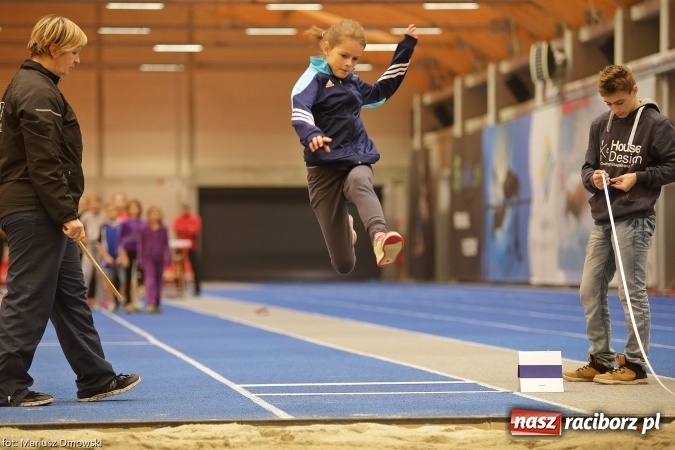 Zdjęcie w galerii na portalu naszraciborz.pl: Jesienne Międzynarodowe Halowe Mistrzostwa Powiatu Raciborskiego w Lekkiej Atletyce wiadomości z regionu