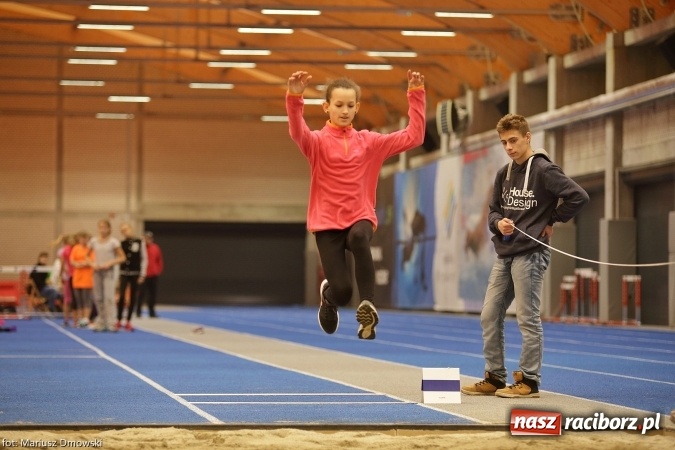 Zdjęcie w galerii na portalu naszraciborz.pl: Jesienne Międzynarodowe Halowe Mistrzostwa Powiatu Raciborskiego w Lekkiej Atletyce wiadomości z regionu