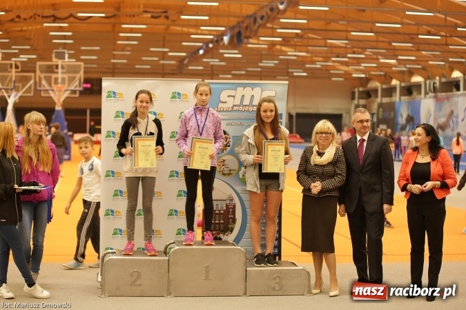 Zdjęcie w galerii na portalu naszraciborz.pl: Jesienne Międzynarodowe Halowe Mistrzostwa Powiatu Raciborskiego w Lekkiej Atletyce wiadomości z regionu