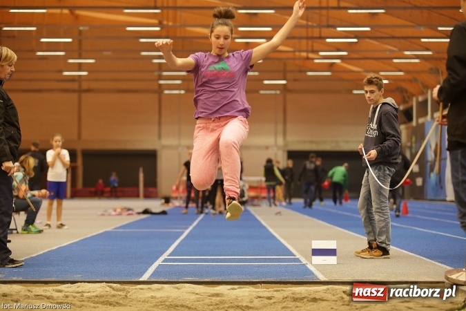 Zdjęcie w galerii na portalu naszraciborz.pl: Jesienne Międzynarodowe Halowe Mistrzostwa Powiatu Raciborskiego w Lekkiej Atletyce wiadomości z regionu