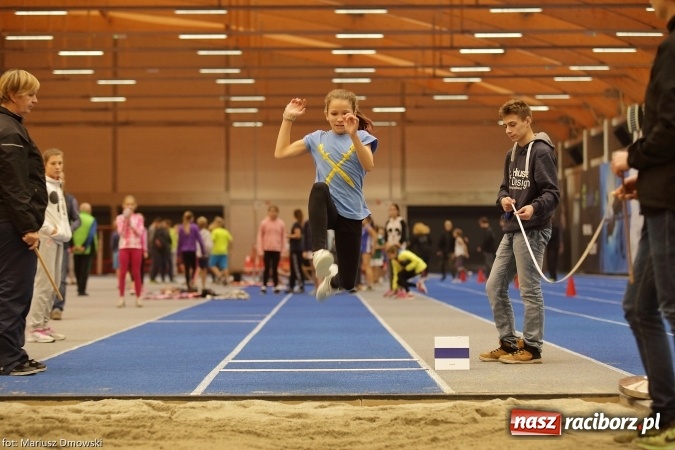 Zdjęcie w galerii na portalu naszraciborz.pl: Jesienne Międzynarodowe Halowe Mistrzostwa Powiatu Raciborskiego w Lekkiej Atletyce wiadomości z regionu