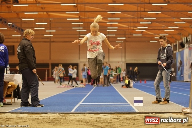 Zdjęcie w galerii na portalu naszraciborz.pl: Jesienne Międzynarodowe Halowe Mistrzostwa Powiatu Raciborskiego w Lekkiej Atletyce wiadomości z regionu