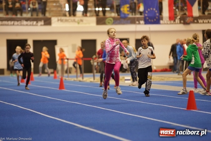 Zdjęcie w galerii na portalu naszraciborz.pl: Jesienne Międzynarodowe Halowe Mistrzostwa Powiatu Raciborskiego w Lekkiej Atletyce wiadomości z regionu