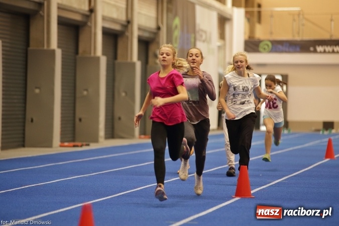 Zdjęcie w galerii na portalu naszraciborz.pl: Jesienne Międzynarodowe Halowe Mistrzostwa Powiatu Raciborskiego w Lekkiej Atletyce wiadomości z regionu