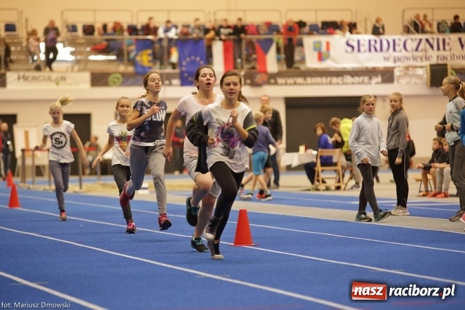 Zdjęcie w galerii na portalu naszraciborz.pl: Jesienne Międzynarodowe Halowe Mistrzostwa Powiatu Raciborskiego w Lekkiej Atletyce wiadomości z regionu