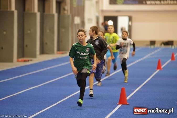 Zdjęcie w galerii na portalu naszraciborz.pl: Jesienne Międzynarodowe Halowe Mistrzostwa Powiatu Raciborskiego w Lekkiej Atletyce wiadomości z regionu