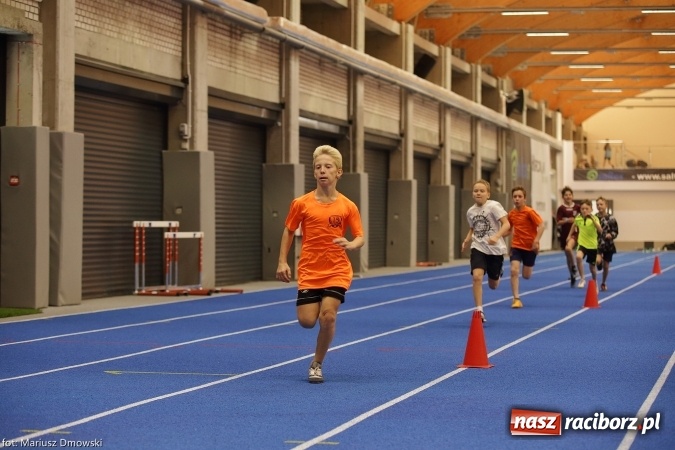 Zdjęcie w galerii na portalu naszraciborz.pl: Jesienne Międzynarodowe Halowe Mistrzostwa Powiatu Raciborskiego w Lekkiej Atletyce wiadomości z regionu