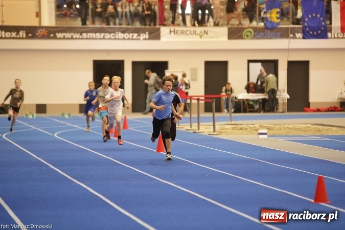 Zdjęcie w galerii na portalu naszraciborz.pl: Jesienne Międzynarodowe Halowe Mistrzostwa Powiatu Raciborskiego w Lekkiej Atletyce wiadomości z regionu