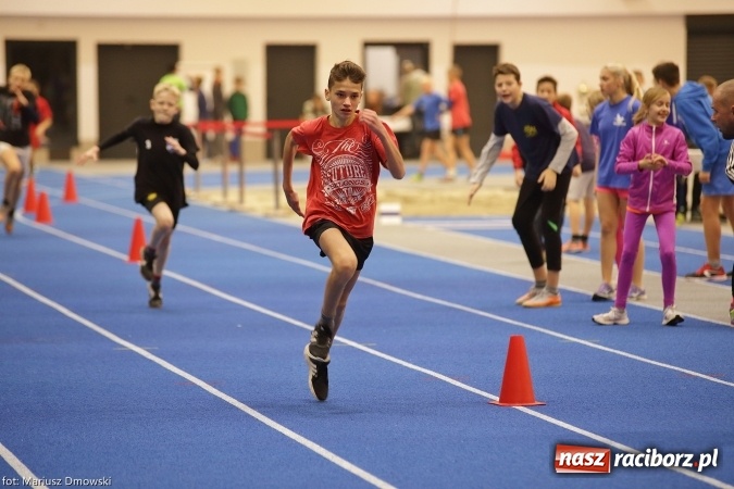 Zdjęcie w galerii na portalu naszraciborz.pl: Jesienne Międzynarodowe Halowe Mistrzostwa Powiatu Raciborskiego w Lekkiej Atletyce wiadomości z regionu