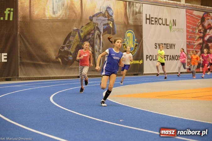 Zdjęcie w galerii na portalu naszraciborz.pl: Jesienne Międzynarodowe Halowe Mistrzostwa Powiatu Raciborskiego w Lekkiej Atletyce wiadomości z regionu