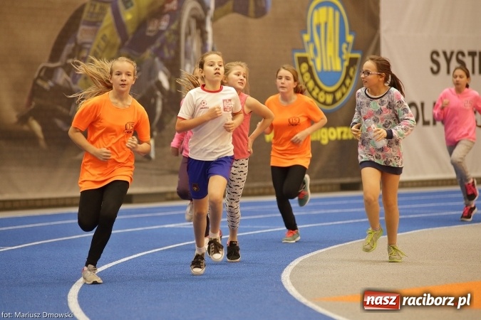 Zdjęcie w galerii na portalu naszraciborz.pl: Jesienne Międzynarodowe Halowe Mistrzostwa Powiatu Raciborskiego w Lekkiej Atletyce wiadomości z regionu