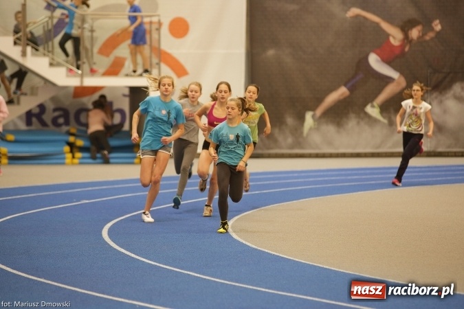 Zdjęcie w galerii na portalu naszraciborz.pl: Jesienne Międzynarodowe Halowe Mistrzostwa Powiatu Raciborskiego w Lekkiej Atletyce wiadomości z regionu