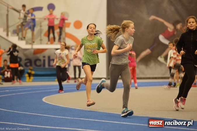 Zdjęcie w galerii na portalu naszraciborz.pl: Jesienne Międzynarodowe Halowe Mistrzostwa Powiatu Raciborskiego w Lekkiej Atletyce wiadomości z regionu