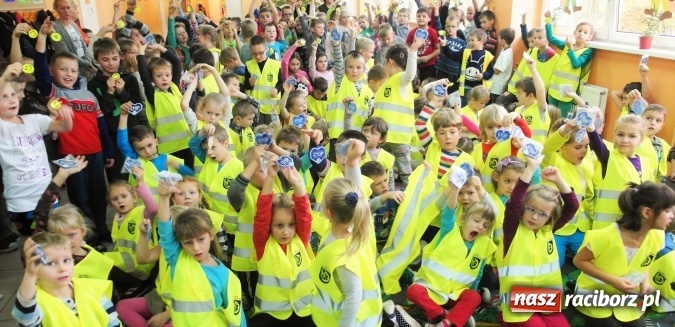 Zdjęcie w galerii na portalu naszraciborz.pl: Najmłodsi uczniowie Szkoły Podstawowej w Kuźni Raciborskiej spotkali się z policjantem wiadomości z regionu