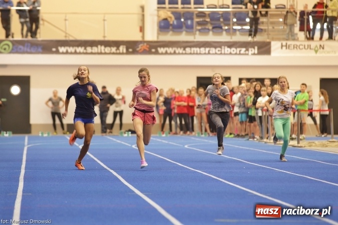 Zdjęcie w galerii na portalu naszraciborz.pl: Jesienne Międzynarodowe Halowe Mistrzostwa Powiatu Raciborskiego w Lekkiej Atletyce wiadomości z regionu