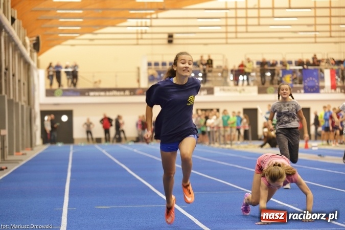 Zdjęcie w galerii na portalu naszraciborz.pl: Jesienne Międzynarodowe Halowe Mistrzostwa Powiatu Raciborskiego w Lekkiej Atletyce wiadomości z regionu