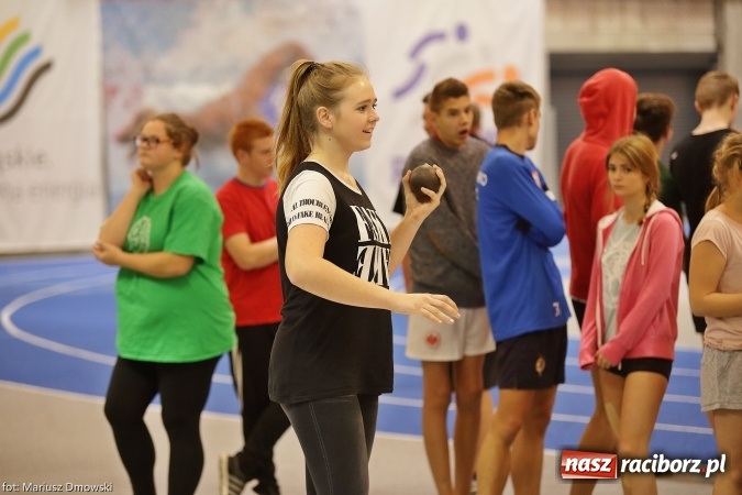 Zdjęcie w galerii na portalu naszraciborz.pl: Jesienne Międzynarodowe Halowe Mistrzostwa Powiatu Raciborskiego w Lekkiej Atletyce wiadomości z regionu