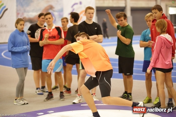 Zdjęcie w galerii na portalu naszraciborz.pl: Jesienne Międzynarodowe Halowe Mistrzostwa Powiatu Raciborskiego w Lekkiej Atletyce wiadomości z regionu