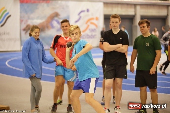 Zdjęcie w galerii na portalu naszraciborz.pl: Jesienne Międzynarodowe Halowe Mistrzostwa Powiatu Raciborskiego w Lekkiej Atletyce wiadomości z regionu